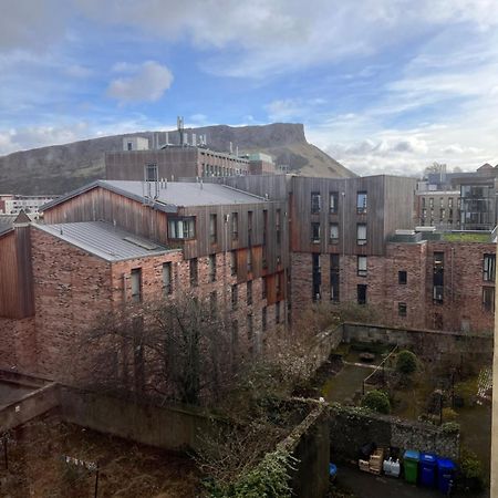 Crags View Apartment On The Royal Mile 爱丁堡 外观 照片