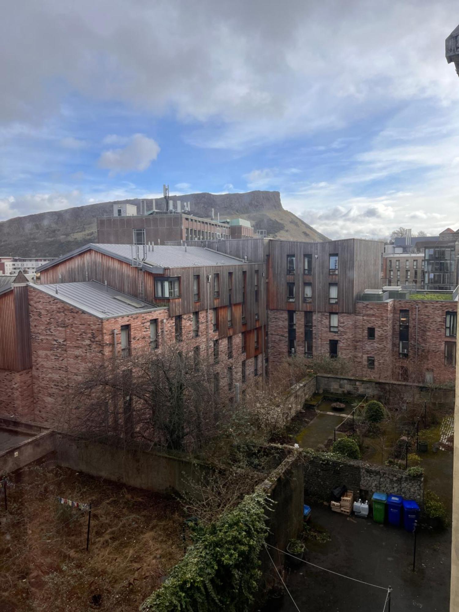 Crags View Apartment On The Royal Mile 爱丁堡 外观 照片
