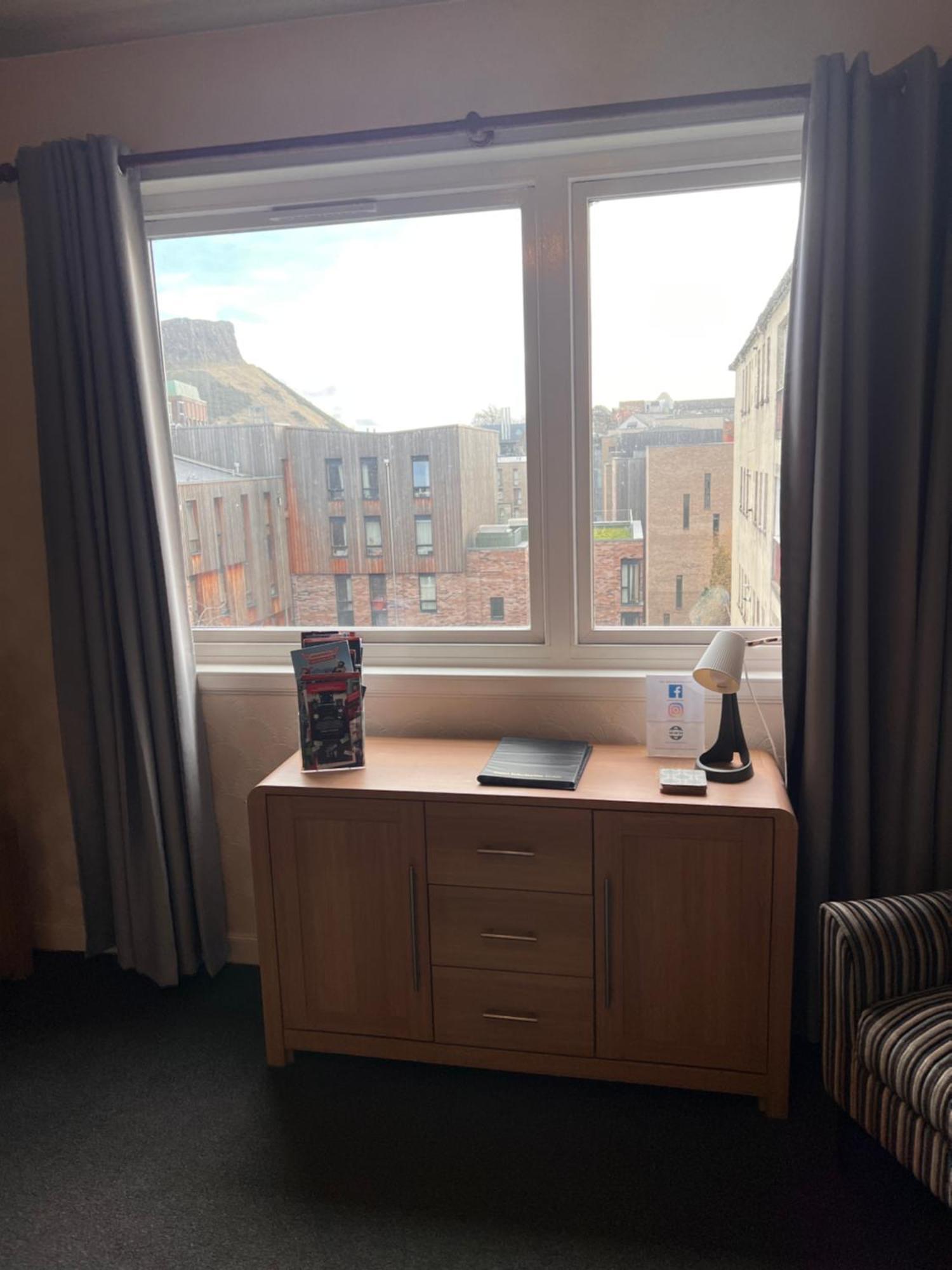 Crags View Apartment On The Royal Mile 爱丁堡 外观 照片