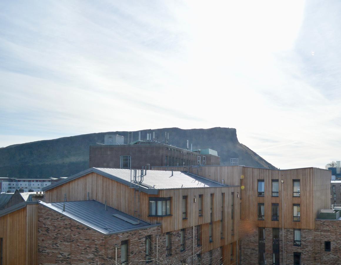 Crags View Apartment On The Royal Mile 爱丁堡 外观 照片